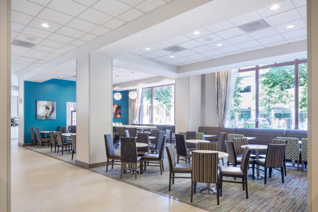 Residence Inn Portland Downtown/RiverPlace photo