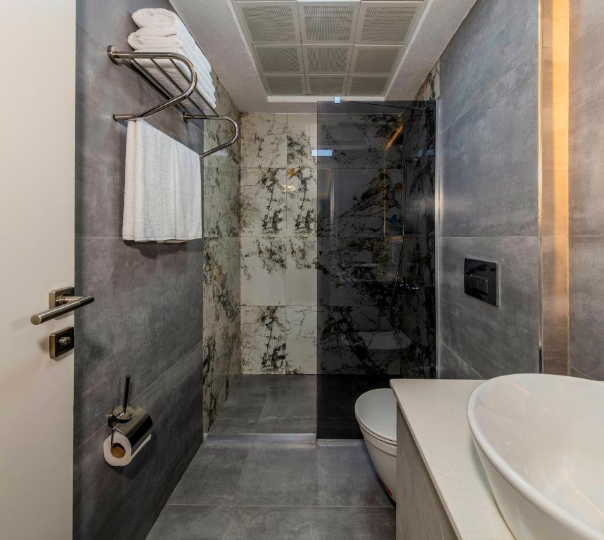 Airport Waves Hotel - 19