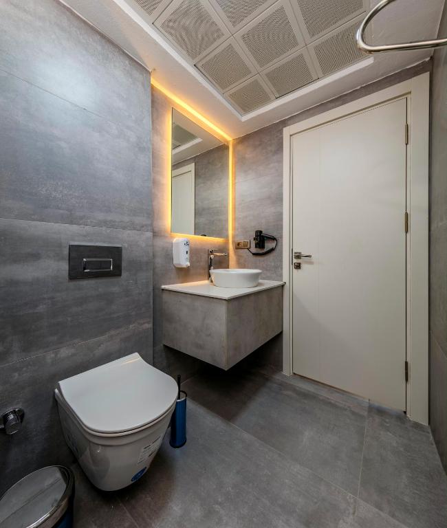 Airport Waves Hotel - 17