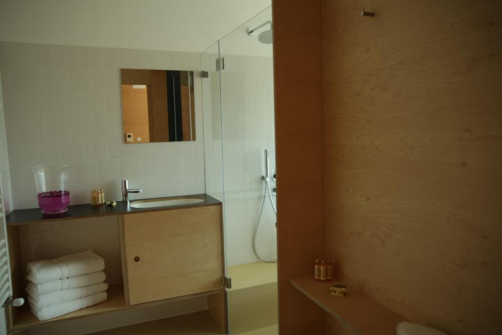 Uma casa de banho em Colmeal Countryside Hotel