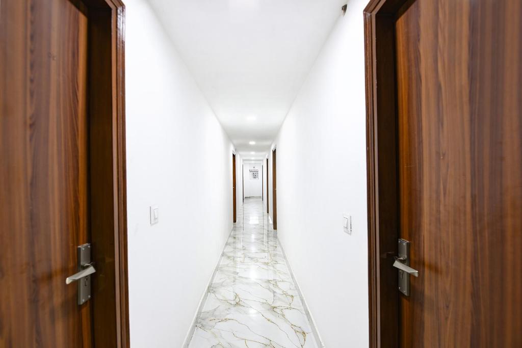 Fotografie z fotogalerie ubytování FabHotel Golden Key Inn Near Rajouri Garden v Novém Dillí
