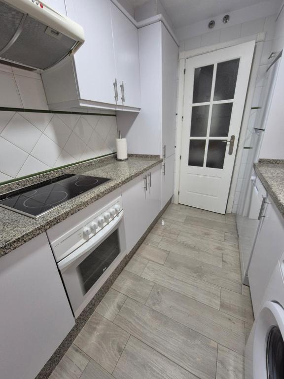 Kuchyň nebo kuchyňský kout v ubytování TOP APARTMENT! Frente al mar y gran terraza