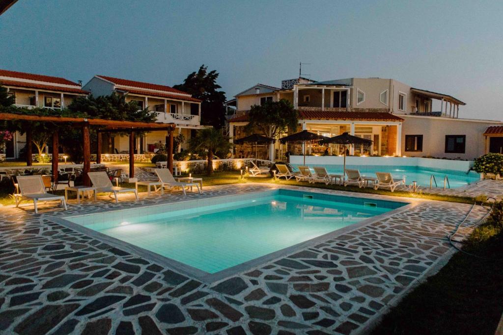Bazén v ubytování Samothraki Village Hotel nebo v jeho okolí