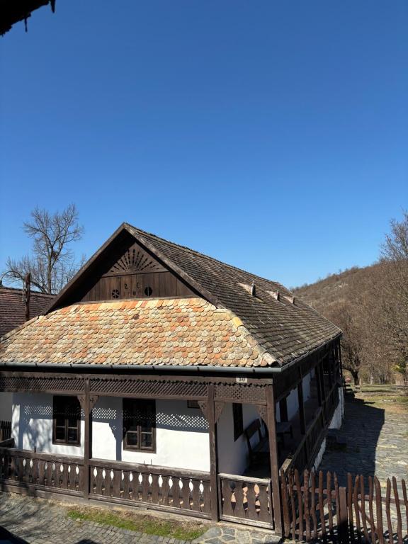 Budova, kde se prázdninový areál nachází