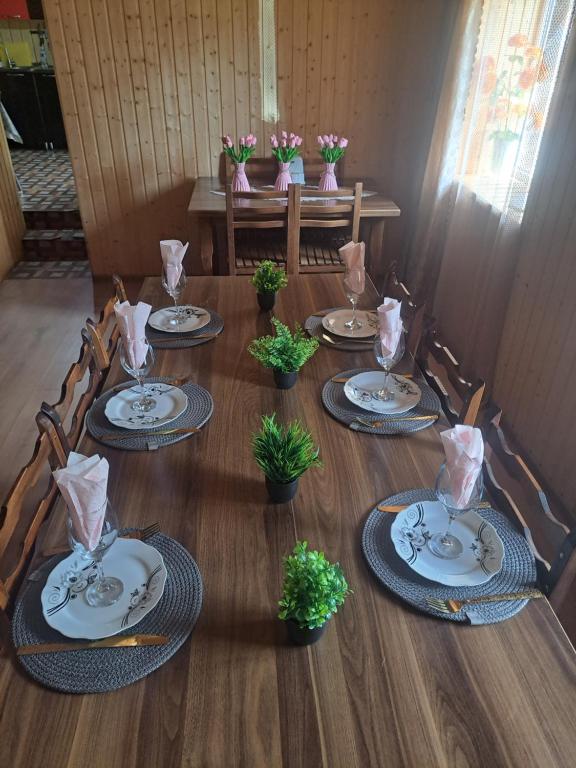 Fotografie z fotogalerie ubytování Chvibiani Guesthouse & Bar v destinaci Ušguli