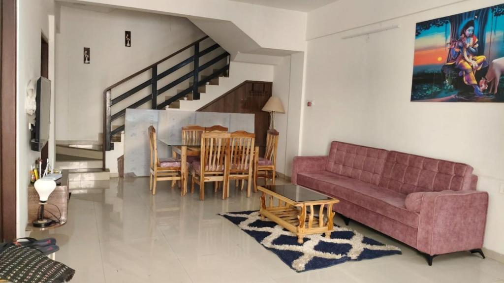 Posezení v ubytování Prabhav Vivaant, Igatpuri