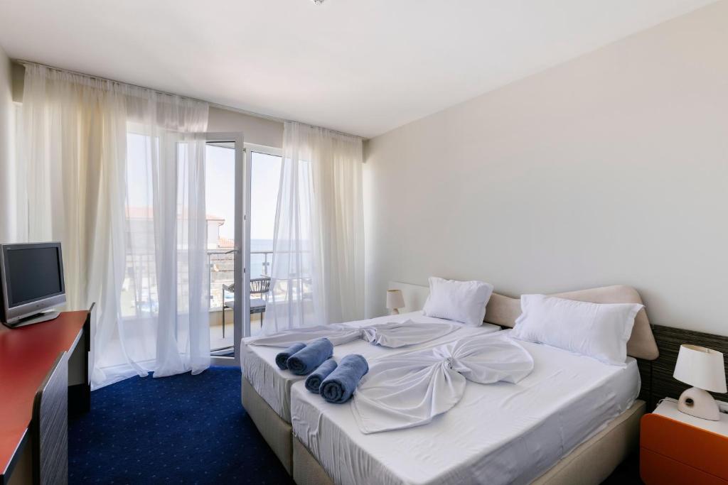 Postel nebo postele na pokoji v ubytování APOLONIS hotel