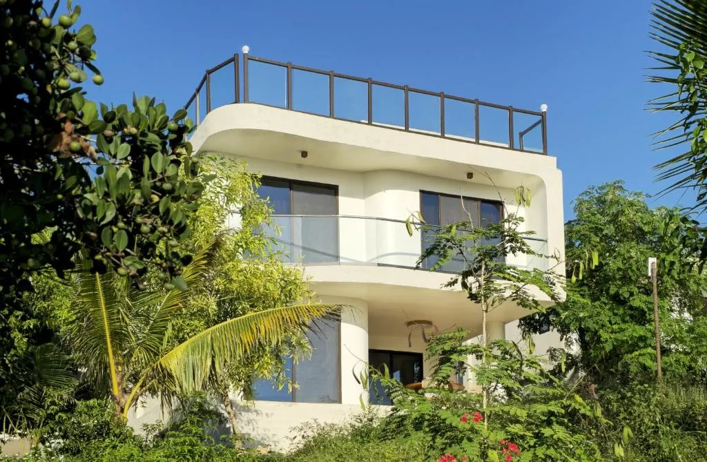Villa with Rooftop Pool and Ocean View