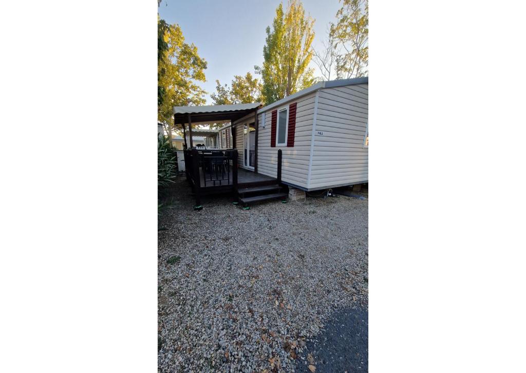 Clădirea în care este situat/ăcampingul