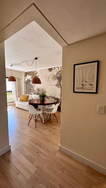 a living room with a table and chairs and a couch at Departamento Suite del Teatro in La Plata