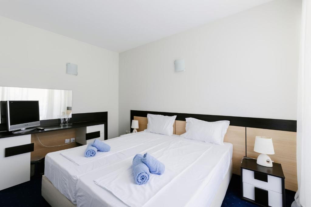 Postel nebo postele na pokoji v ubytování APOLONIS hotel