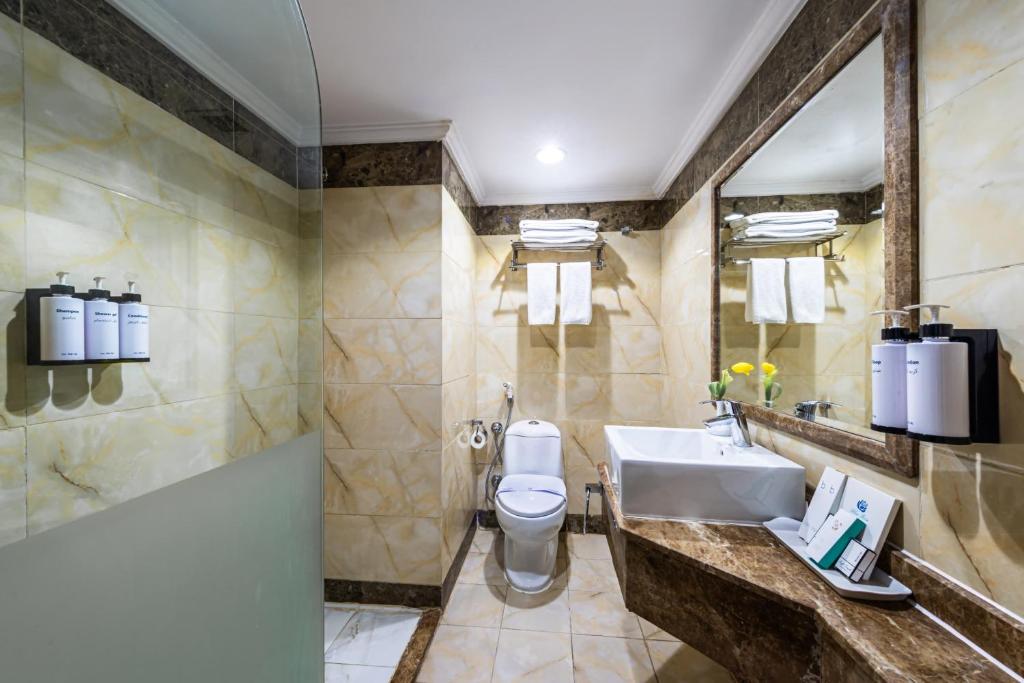 Golden Tulip Al Shakreen - Трехместный номер Делюкс