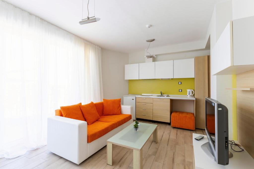 Kuchyň nebo kuchyňský kout v ubytování APOLONIS hotel
