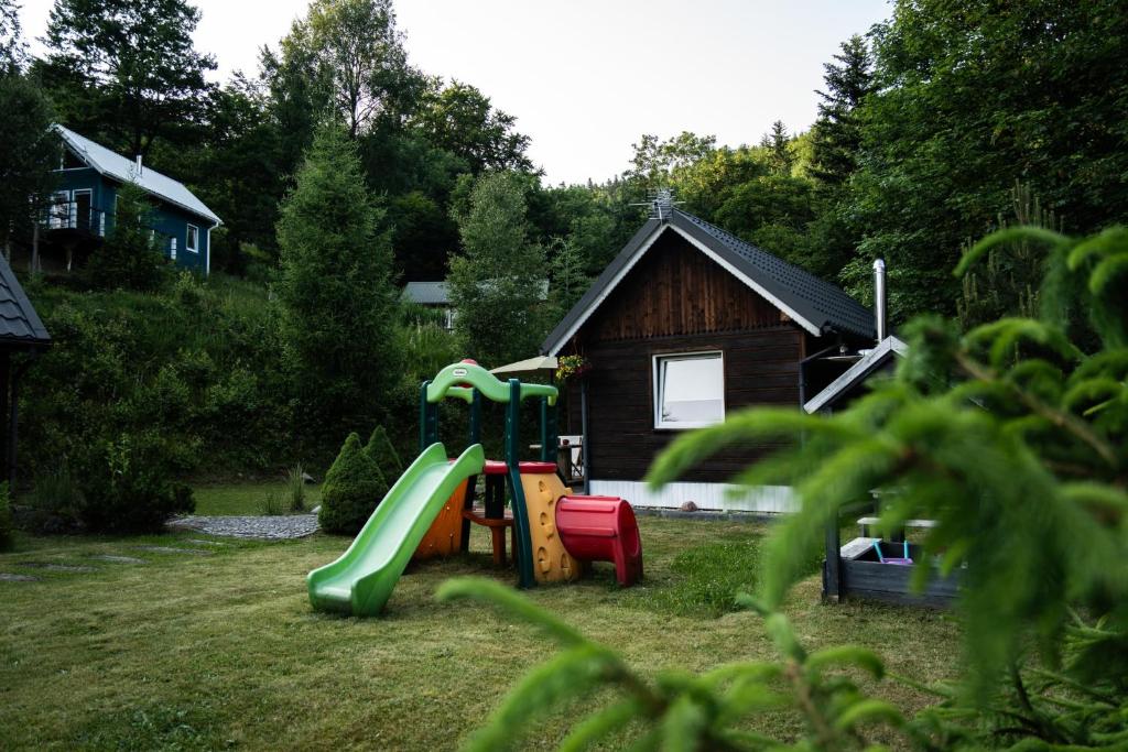 Vonkajšia záhrada v ubytovaní RESETówka nr 2 - domek rodzinny na odludziu