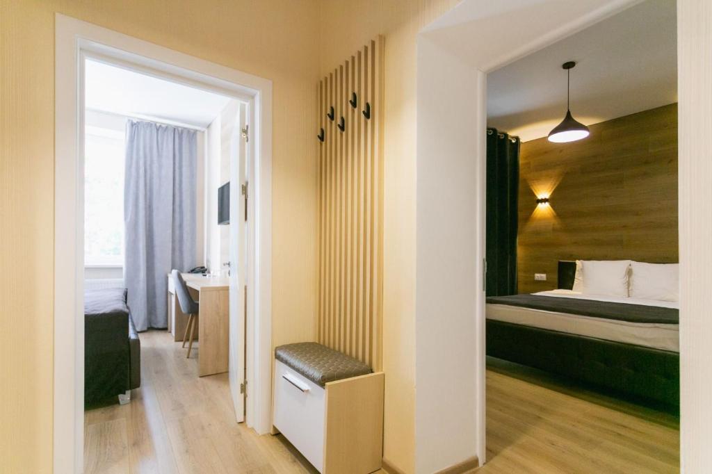 Postel nebo postele na pokoji v ubytování ROCAS Hotel