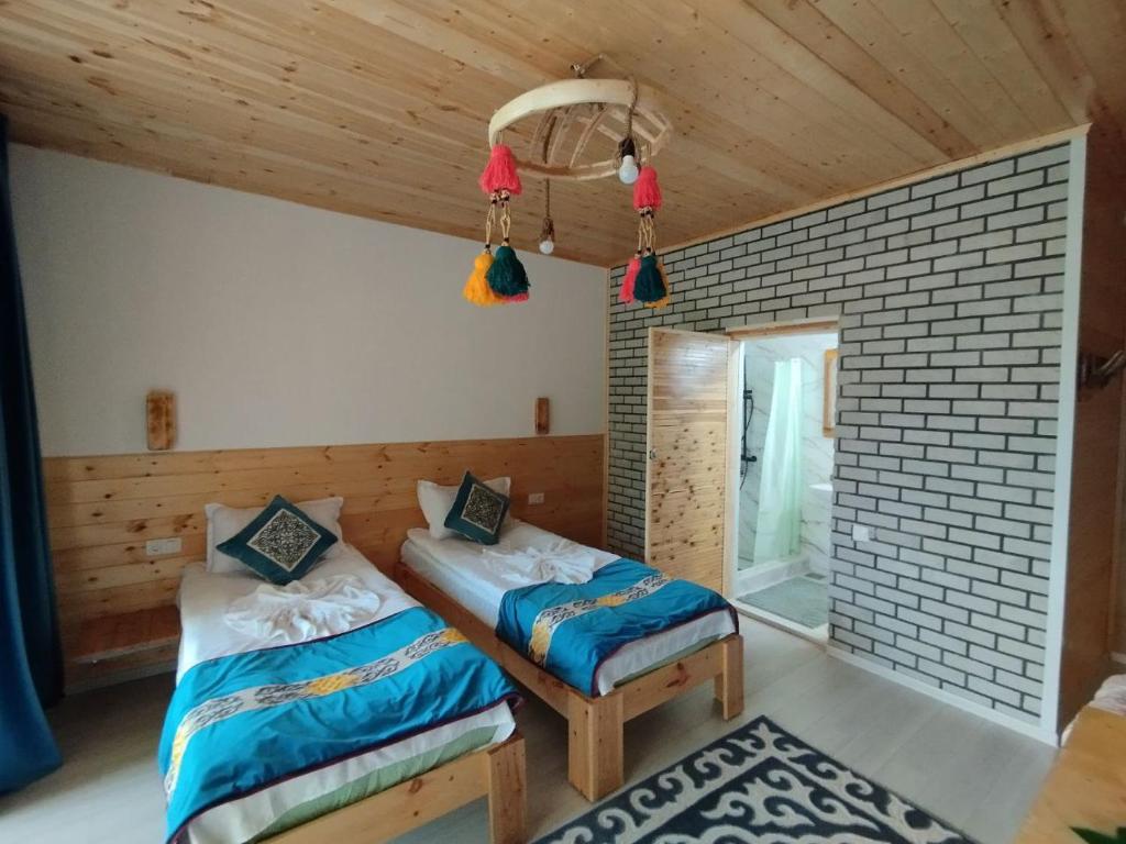 Postel nebo postele na pokoji v ubytování Guest House Jekshen