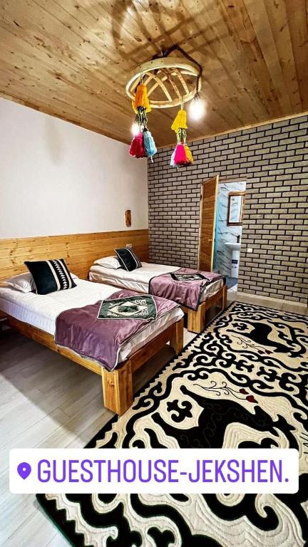 Postel nebo postele na pokoji v ubytování Guest House Jekshen