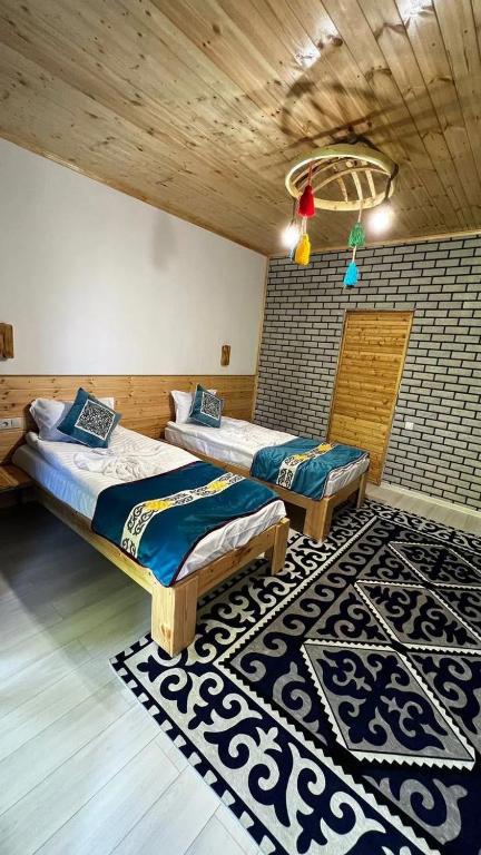 Postel nebo postele na pokoji v ubytování Guest House Jekshen