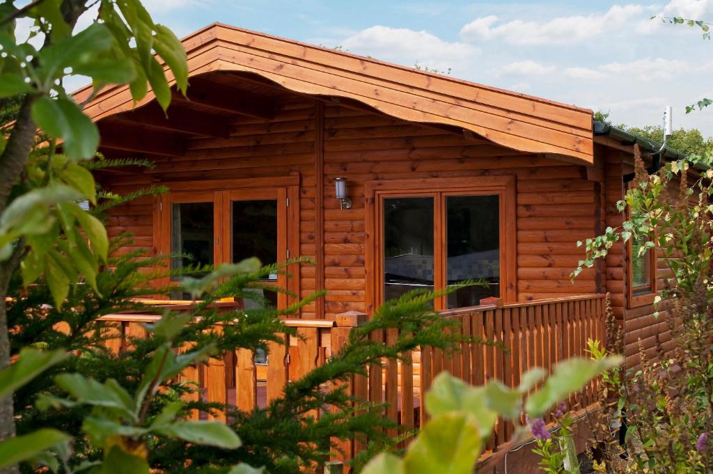 South Winchester Lodges - Lodge Met Twee Slaapkamers Met Bubbelbad