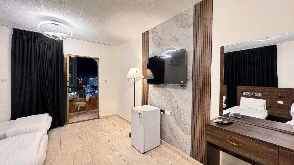 TV a/nebo společenská místnost v ubytování Eden Hotel
