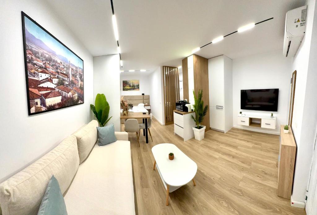 Lois Apartment