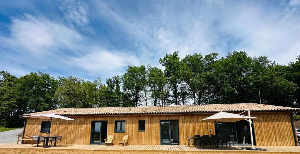 Το κτήριο όπου στεγάζεται  η παραθεριστική κατοικία