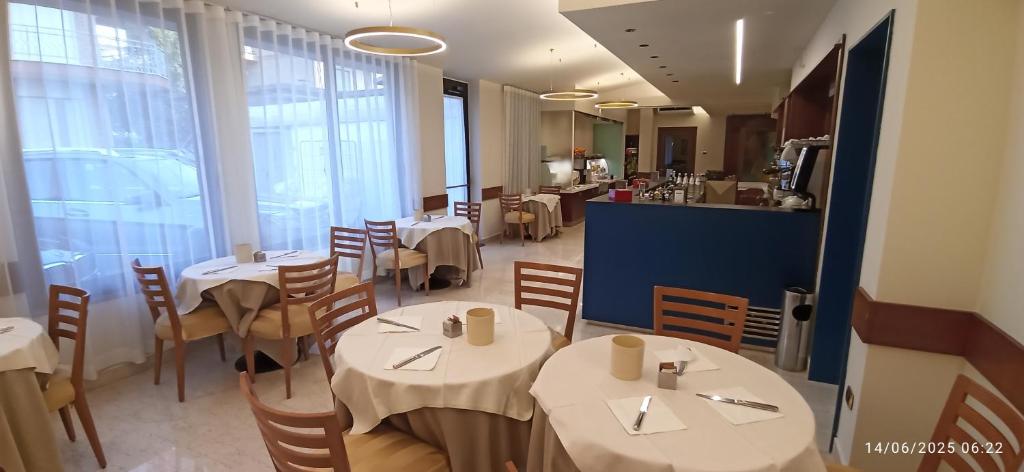 Restauracja lub miejsce do jedzenia w obiekcie Hotel Il Caminetto