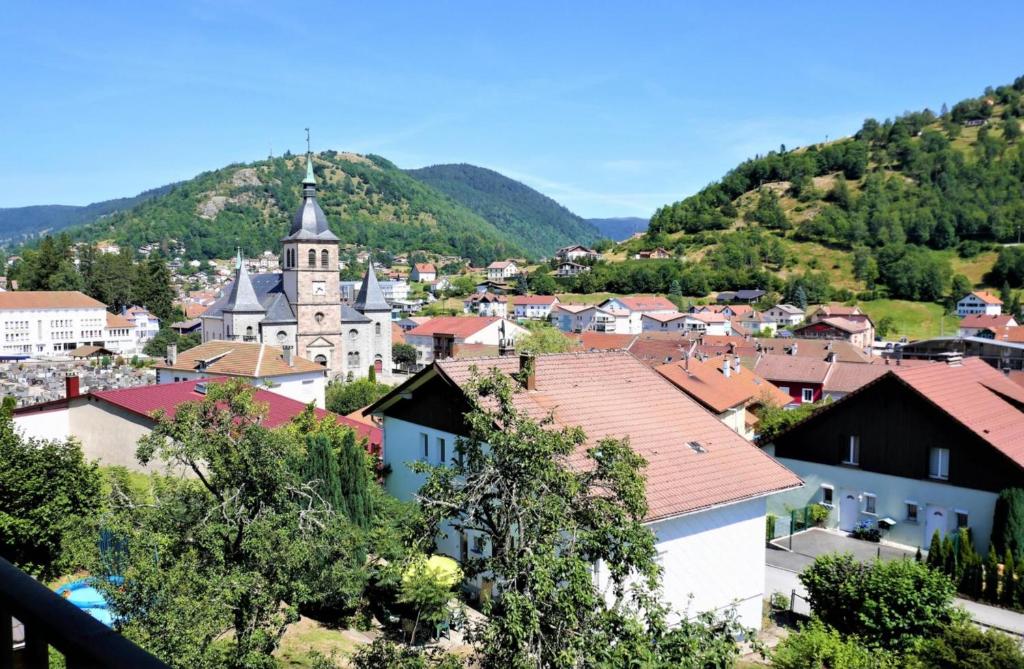 Photo de la galerie de l'établissement Studio Elena, Vue sur la Montagne, centre ville, à La Bresse