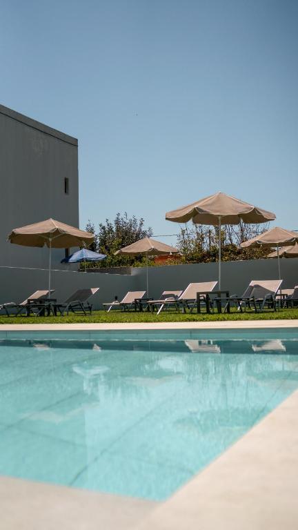 Bazén v ubytování Pinelopi Hotel nebo v jeho okolí