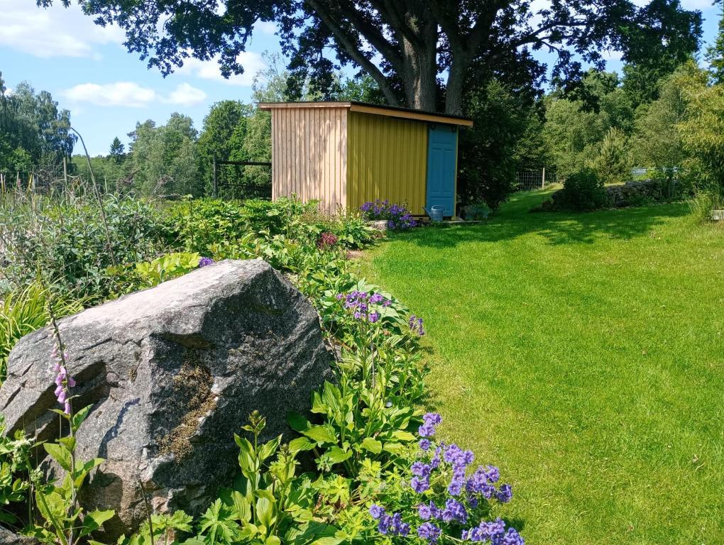 Zahrada ubytování Damwildfarm in Rollerbü Südschweden
