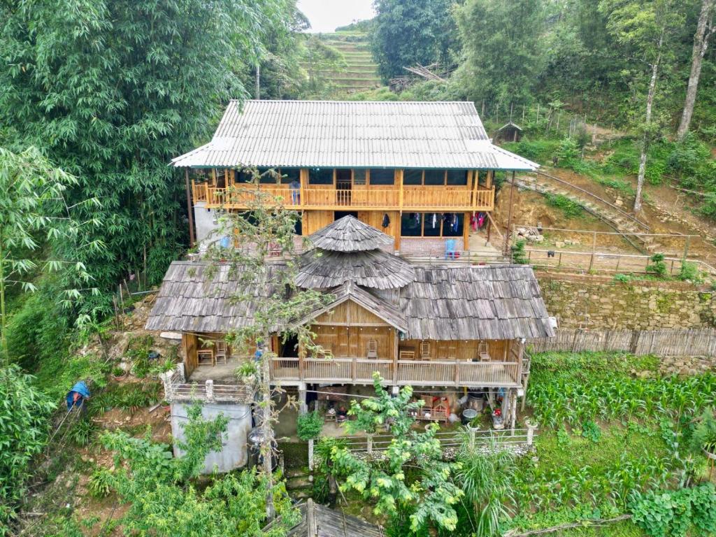 Tòa nhà nơi nhà gỗ tọa lạc