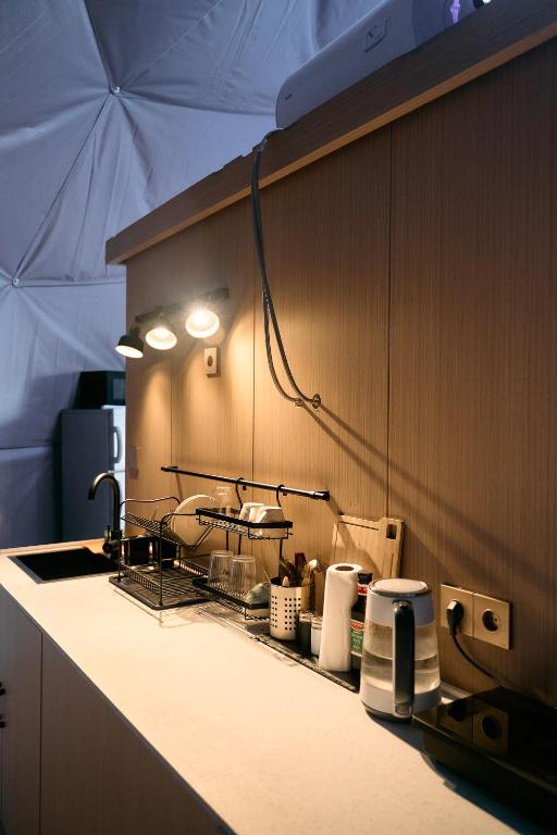 O bucătărie sau chicinetă la GO Glamping