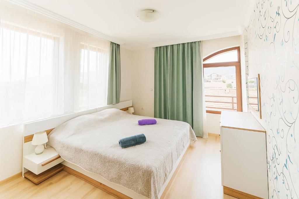 Postel nebo postele na pokoji v ubytování Olymp SkyView Apartment