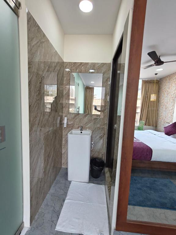 Postel nebo postele na pokoji v ubytování Hotel First Class