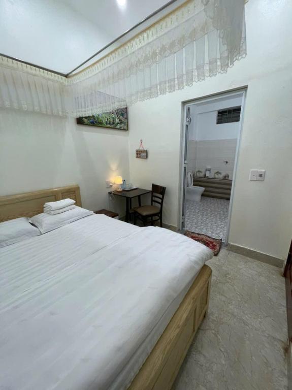 Postel nebo postele na pokoji v ubytování Hoàng Bách homestay