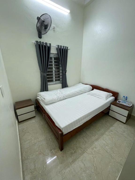 Postel nebo postele na pokoji v ubytování Hoàng Bách homestay