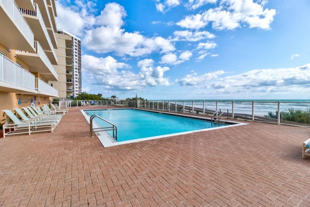 Curated visual reference: Picture Idea: Elegant Oceanfront Pool Hot Tub At Sanibel Condos Daytona Beach