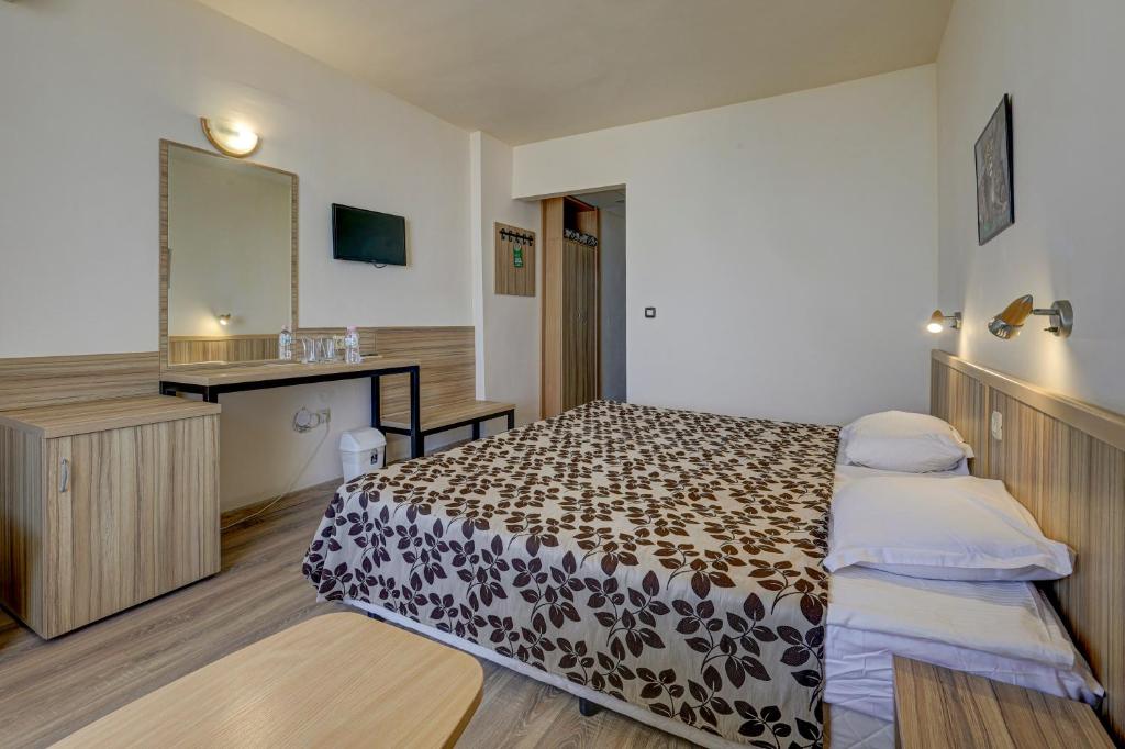 Double or Twin Room with Sea View (2 Adults + 1 Child)