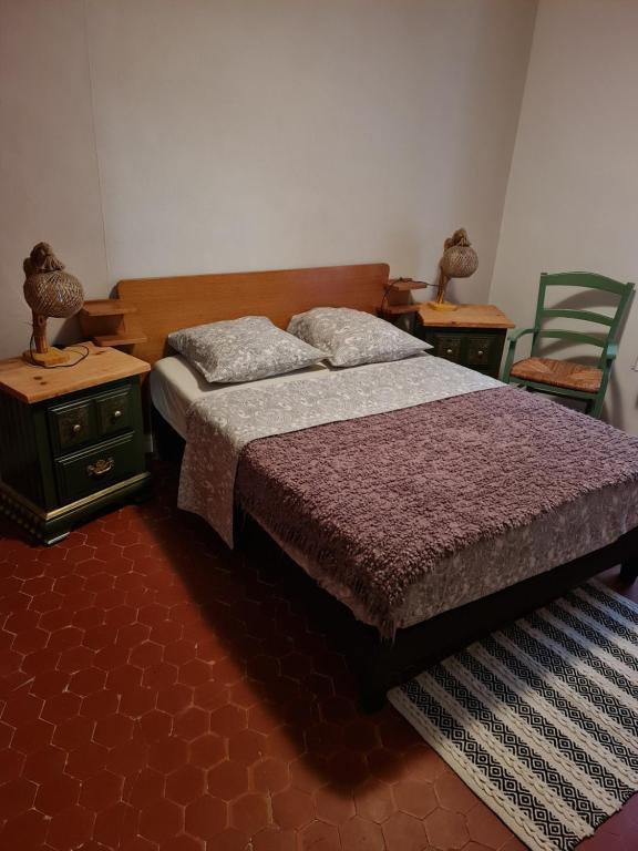 Gallery image of Baieta Chambre rouge in Moulinet