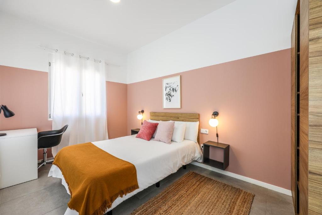 a hotel room with a bed and a bathroom at Apartamento Valencia Malvarrosa in Valencia