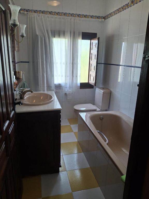 Koupelna v ubytování Bonita y tranquila casa rural cerca de Noheda