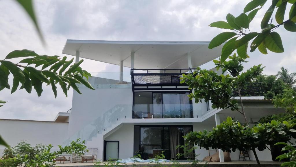Ban công/sân hiên tại Luxury manao poolvilla with seaview Koh Lanta