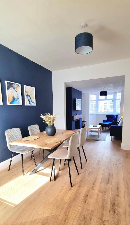 a dining room with a wooden table and chairs at Stunning 2 Bed House, Cleethorpes - Contractors Welcome! in Cleethorpes