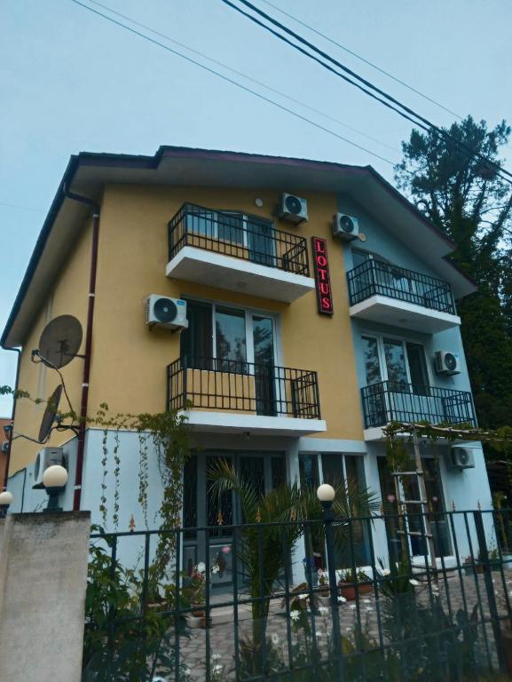 Budova, kde se hotel nachází