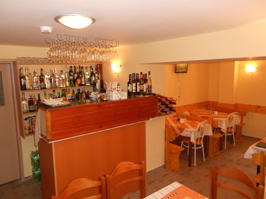 Lounge nebo bar v ubytování Guest House Tsenovi