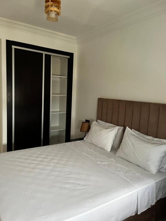Postel nebo postele na pokoji v ubytování Solmar Apartments Oued Lou