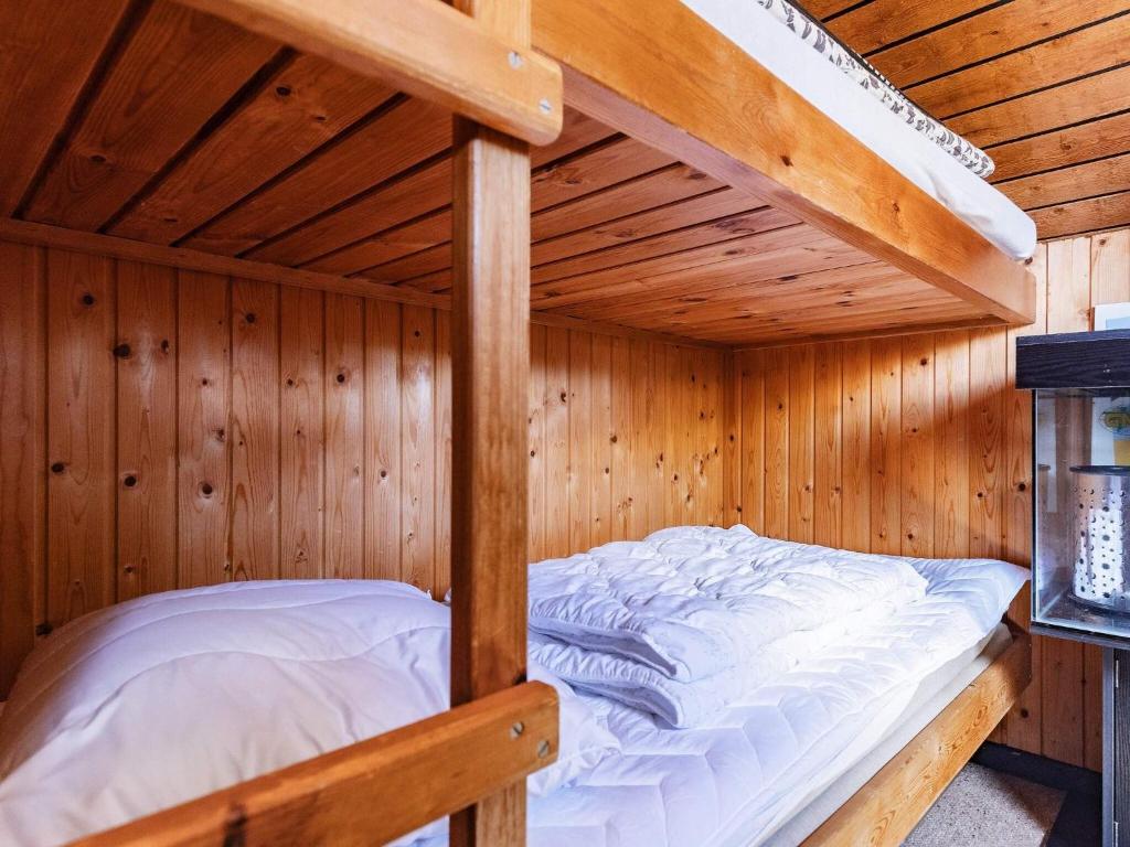 Postel nebo postele na pokoji v ubytování 8 person holiday home in Løgstør-By Traum