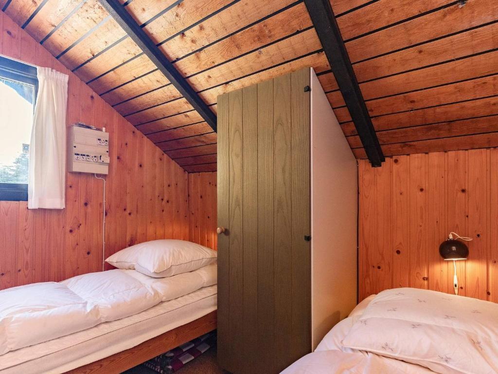 Postel nebo postele na pokoji v ubytování 8 person holiday home in Løgstør-By Traum
