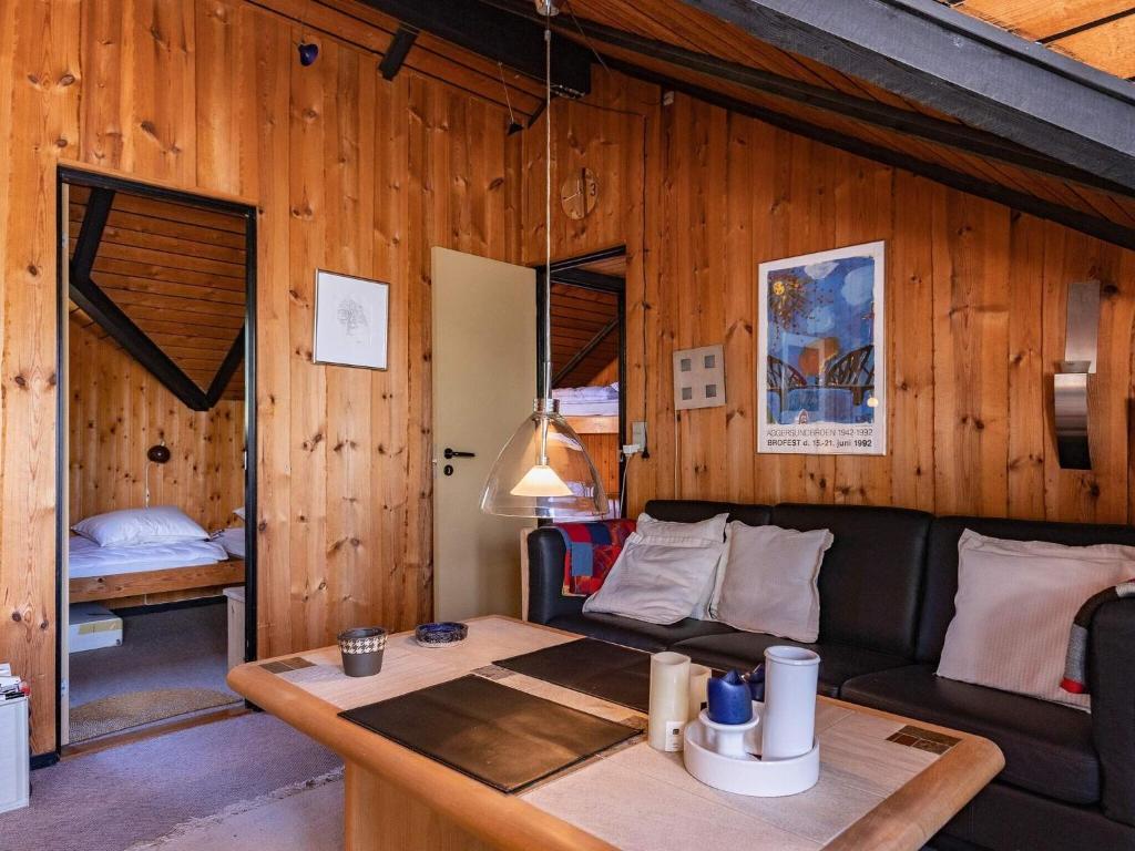 Posezení v ubytování 8 person holiday home in Løgstør-By Traum