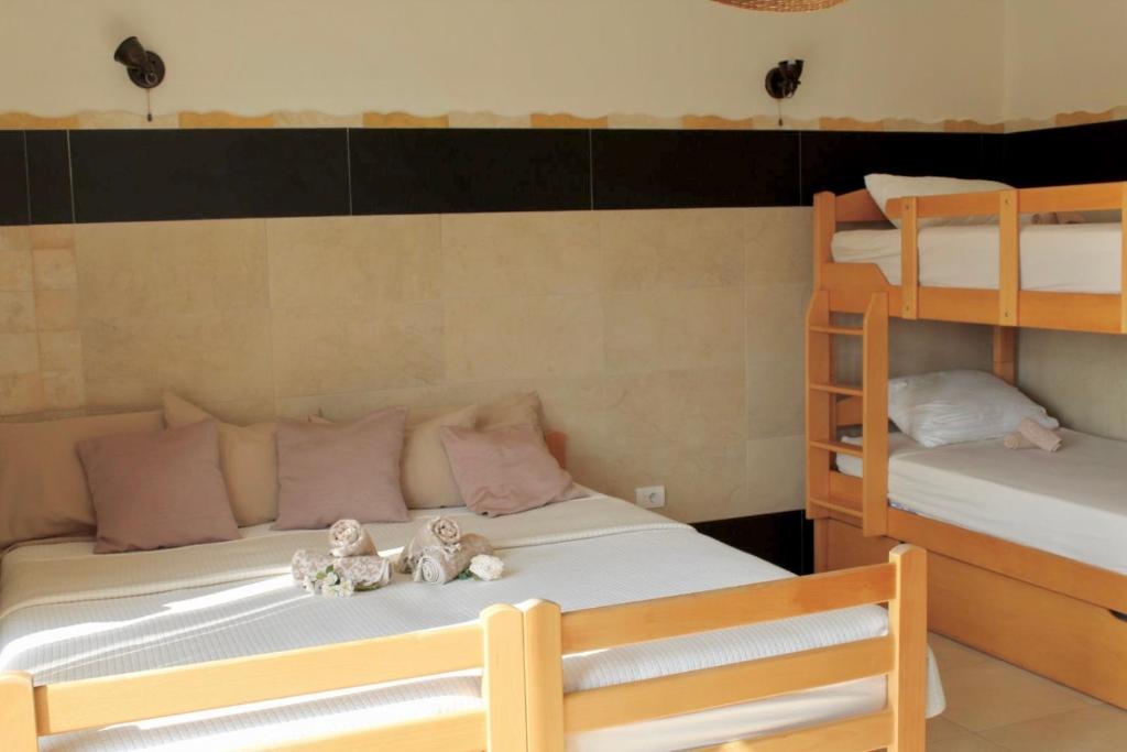 Postel nebo postele na pokoji v ubytování Mahakala Center